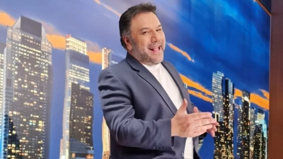 The 2night Show: "Έσκασαν" τα ευχάριστα για τον Γρηγόρη Αρναούτογλου - Η ανακοίνωση του ANT1