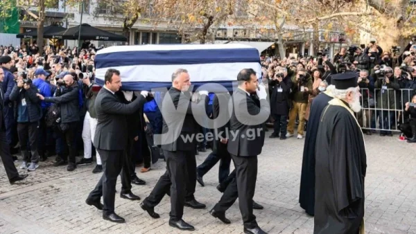 Τέως Βασιλιάς Κωνσταντίνος: Άνοιξε ολόκληρη τρύπα - Μεγάλες ζημιές στον τάφο του 14 μέρες μετά την κηδεία