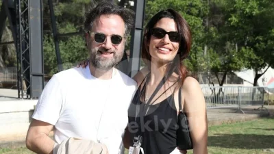 Ανανεωμένος στο πλευρό της Σωτηροπούλου στο Λονδίνο - Η μεγάλη αλλαγή στην εμφάνιση του Κωστή Μαραβέγια