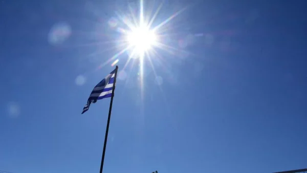 Καιρός 25η Μαρτίου: Με ήλιο και πλήρως ανοιξιάτικο τοπίο θα γίνει η παρέλαση - Μικρή προσοχή μόνο στα βόρεια και...