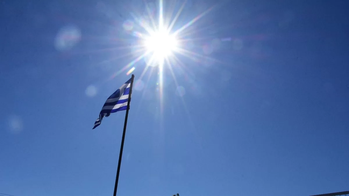 Καιρός 25η Μαρτίου: Με ήλιο και πλήρως ανοιξιάτικο τοπίο θα γίνει η παρέλαση - Μικρή προσοχή μόνο στα βόρεια και...