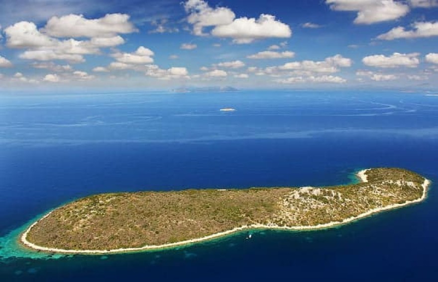 Ήταν να το αγοράσουν ο Μπράντ Πιτ και η Αντζελίνα Τζολί αλλά τελικά το πήρε ο Μέσι - Αυτό είναι το ελληνικό νησί στο Ιόνιο που του ανήκει!