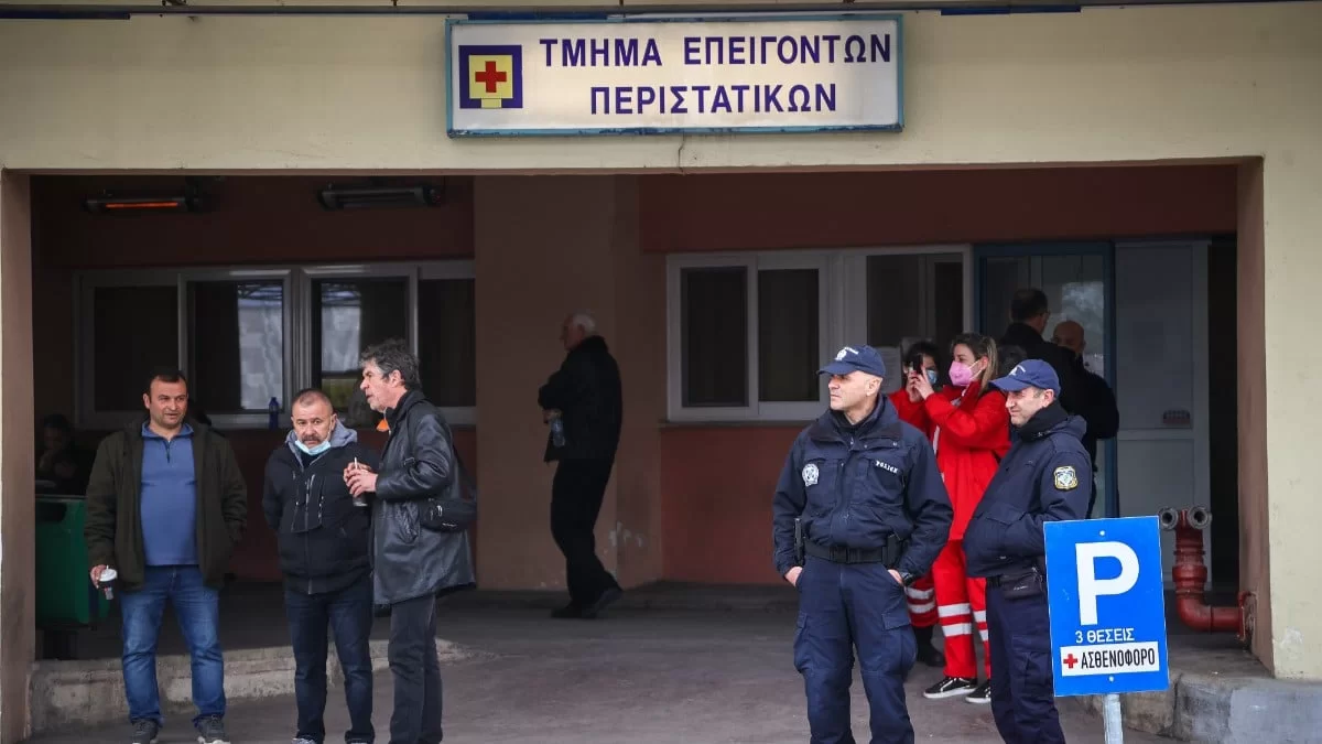 Τραγωδία Τέμπη: Σοκάρει ιατροδικαστής - «Στο νεκροτομείο υπάρχει ένας σάκος με διάσπαρτα μέλη! Είτε είναι χέρια, είτε πόδια»