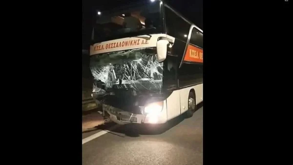 Σοβαρό τροχαίο δυστύχημα στην Εθνική οδό: ΚΤΕΛ συγκρούστηκε με δύο ΙΧ - Ένας νεκρός και 5 τραυματίες