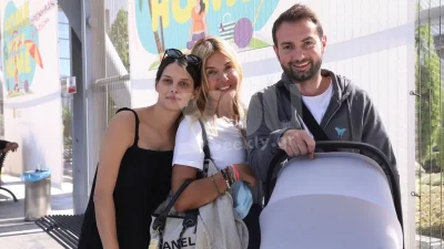 Χριστίνα Παππά: Προσκύνησε στην Παναγιά της Τήνου μαζί με την εγγονή της - Φωτογραφίες από τον ναό