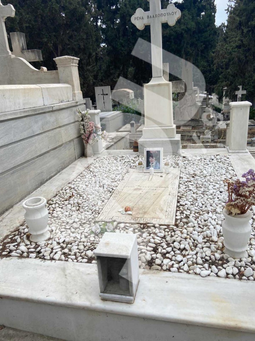 Το YOUWEEKLY στο Α' νεκροταφείο Αθηνών