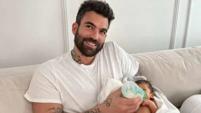 Με πρησμένα κόκκινα μαγουλάκια - Η νέα τρυφερή ανάρτηση του Δημήτρη Αλεξάνδρου με το Νουνίτο