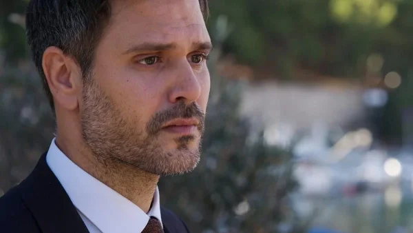 Παγιδευμένοι σούπερ αποκλειστικό: «Είμαι αυτή που θεωρείτε νεκρή» - Επιστρέφει από τον άλλο κόσμο και φέρνει τα πάνω κάτω