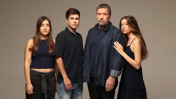 Κάνε Ότι Κοιμάσαι (17/10): Ο Τόλης αποκαλύπτει στην Μπετίνα την αλήθεια για τη βιολογική τους σχέση