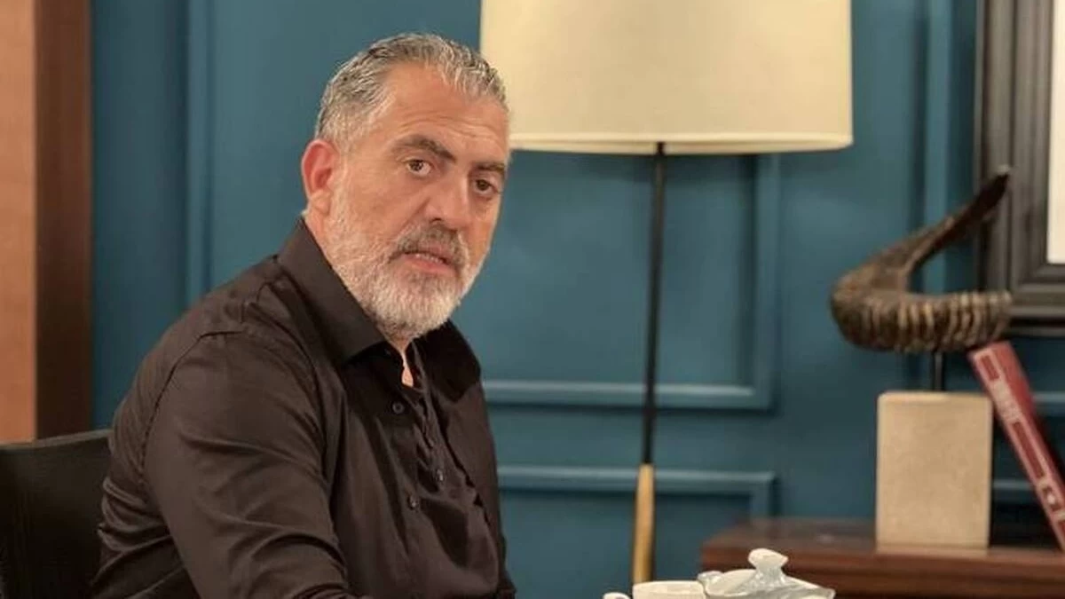 H Γη της Ελιάς: «Μπορείς απόψε να βγεις με όλες τις...» - Χαμός στο Τwitter με τα "ξενοκοιτάγματα" του Δημοσθένη