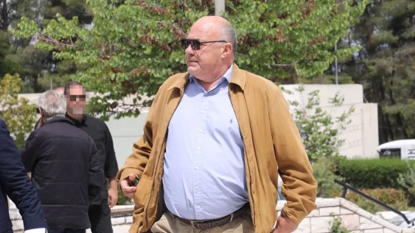 Αχιλλέας Μπέος: Η οικογενειακή φωτογραφία του δημάρχου Βόλου με τα παιδιά και τα εγγονια του