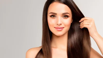 Vintage Brunette: Η ζεστή απόχρωση που πρέπει οπωσδήποτε να ζητήσεις από τον κομμωτή σου αυτό το φθινόπωρο!