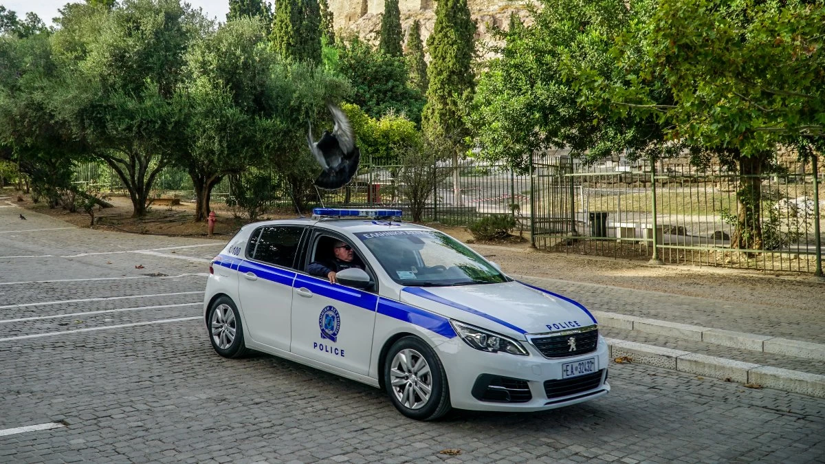 Σε κωματώδη κατάσταση η 16χρονη κόρη πολύ γνωστού δημοσιογράφου - Βρέθηκε στο Βύρωνα αναίσθητη υπό την επήρεια ναρκωτικών