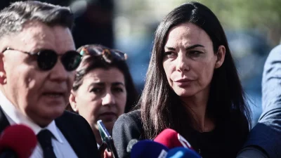 «Δεν έχω προκαλέσει ποτέ στη ζωή μου κανέναν καβγά! Με έβρισε χυδαία, με το κράνος του θρυμμάτισε τον καθρέφτη μου» - Οι πρώτες αποκαλύψεις της Εύης Βατίδου για τη συμπλοκή της με τον μοτοσυκλετιστή