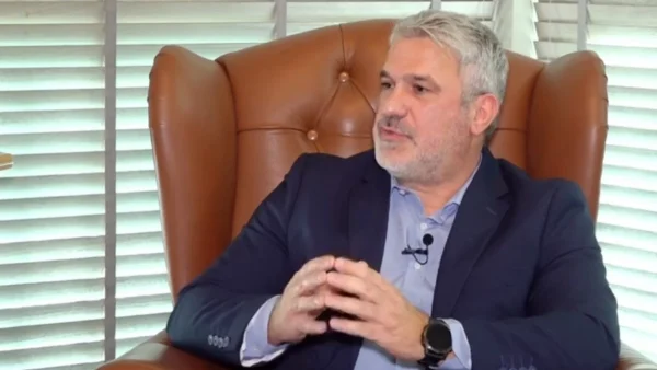 Ο ΑΝΤ1, o ALPHA και οι δύσκολες στιγμές: Χείμαρρος ο Σπύρος Χαριτάτος - «Στο πρωινό με τον Καραμέρο έπαιρνα...»