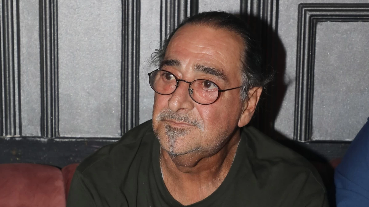 Βασίλης Καρράς: «Καλό ταξίδι» - Η ελληνική showbiz αποχαιρετά τον σπουδαίο λαϊκό τραγουδιστή