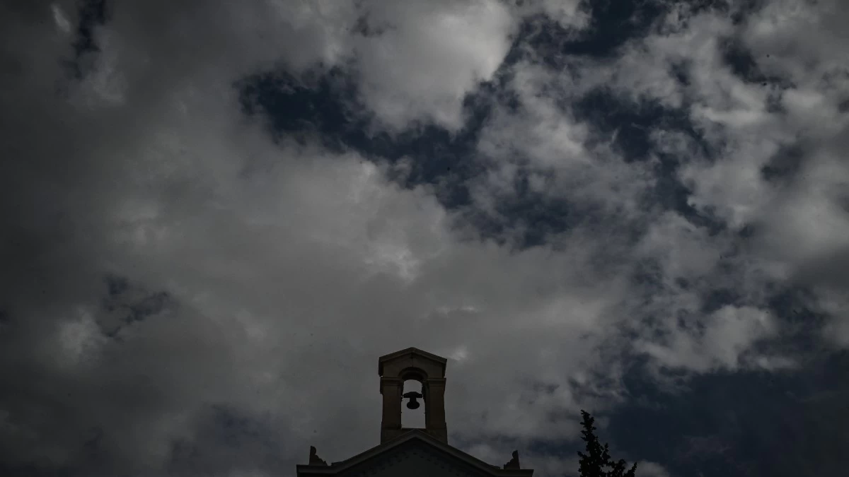 «Ενα πέρασμα από δυνατές βροχές αναμένεται από...» - Ο Σάκης Αρναούτογλου προειδοποίησε για τον καιρό σε Αττική & Θεσσαλονίκη