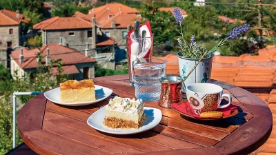 Το Ρακόμελο-To γαλακτομπούρεκο του Καρβέλη: Το σήμα-κατατεθέν στο Καρπενήσι