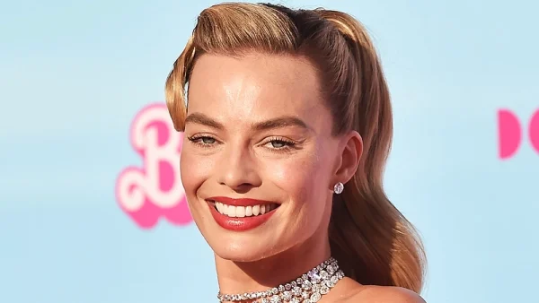 Το Ηoliday Βarbie είναι το beauty trend που θα θέλεις να υιοθετήσεις για τις γιορτινές σου εμφανίσεις!