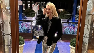 Η Κωνσταντίνα Σπυροπούλου φόρεσε το πιο minimal party look και θέλουμε να την αντιγράψουμε ASAP