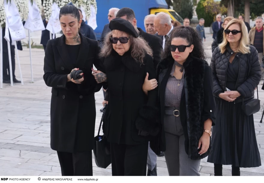 βασίλης βασιλικός γυναίκα