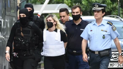 Ρούλα Πισπιρίγκου: «Θα με βουτήξεις;» - Έντονο επεισόδιο με τον Μάνο Δασκαλάκη στη δικαστική αίθουσα την ώρα της απολογίας