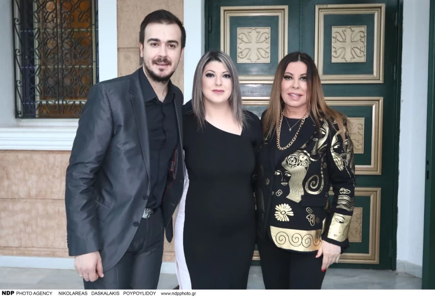 Η Άντζελα Δημητρίου με την κόρη και τον γαμπρό της