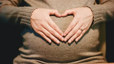 Εγκυμοσύνη & αλκοόλ: Είναι ασφαλής η κατανάλωσή του κατά τη διάρκεια της κύησης; Τι συστήνουν οι ειδικοί;