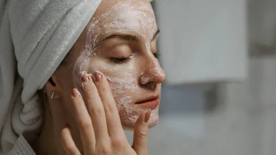 DIY: 3 σπιτικές & φυσικές αντιγηραντικές μάσκες προσώπου για νεανική επιδερμίδα χωρίς ρυτίδες!