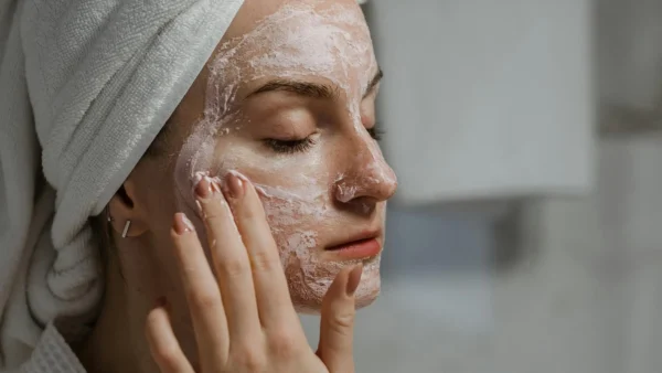 DIY: 3 σπιτικές & φυσικές αντιγηραντικές μάσκες προσώπου για νεανική επιδερμίδα χωρίς ρυτίδες!