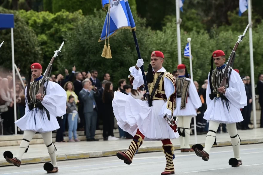 Παρέλαση 25ης Μαρτίου τσολιάδες