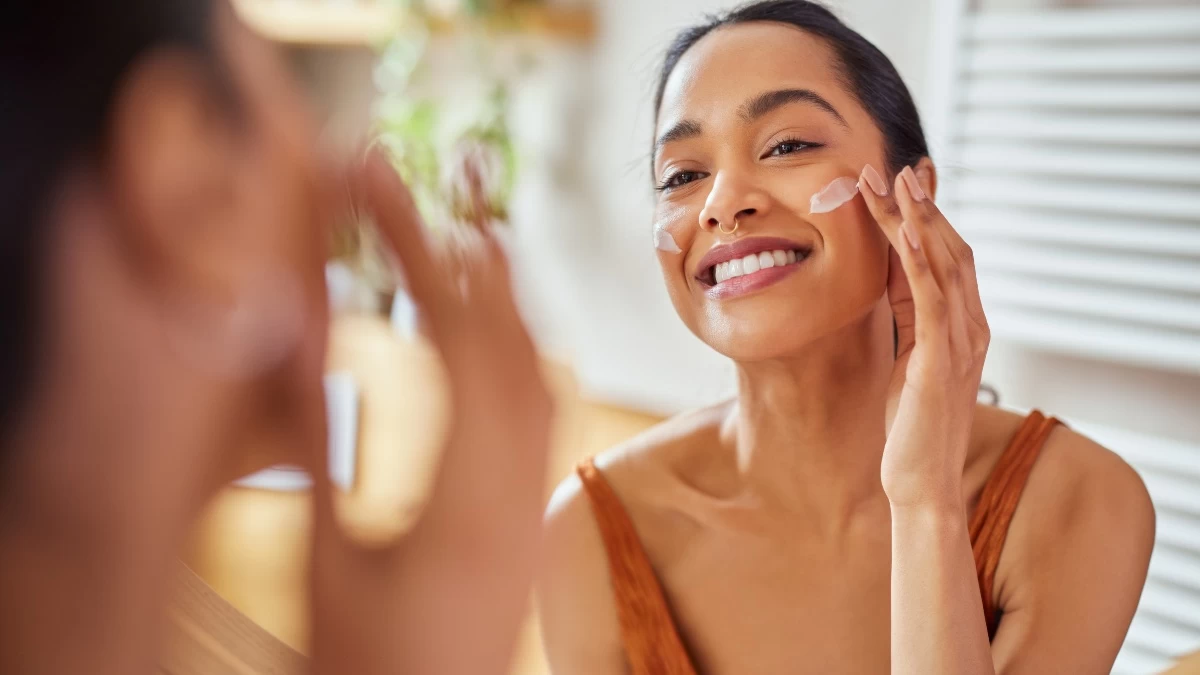 Λιπαρή επιδερμίδα: Με αυτά τα beauty hacks θα μειώσεις την περιττή λιπαρότητα και τις γυαλάδες στο πρόσωπό σου!