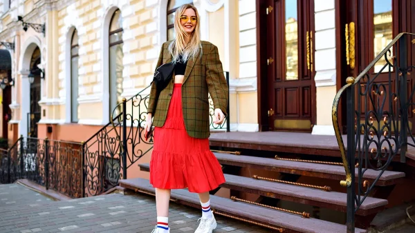 Blazer season: Αυτά τα 2 σακάκια θα φοράνε όλες οι fashionistas την άνοιξη