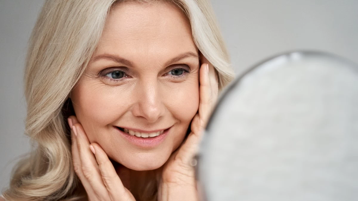 Αυτό το πολυτελές best-seller serum προσώπου- που είναι ιδανικό για γυναίκες 50+- θα κάνει το δέρμα σου να δείχνει πιο νεανικό από ποτέ!