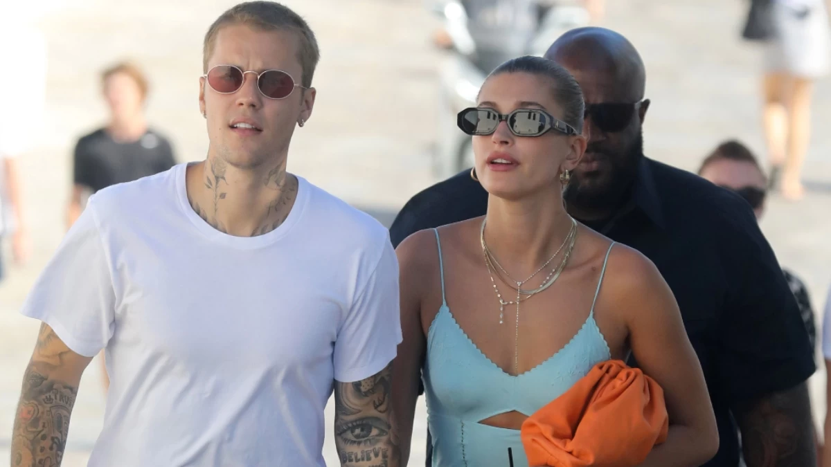 Haily Bieber: Χάιδευε χαμογελαστή τη φουσκωμένη της κοιλίτσα - Νέες φωτογραφίες της εγκυμονούσας