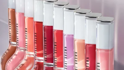 H νέα lip collection της Bobbi Brown είναι ιδανική για έξτρα υγρή λάμψη στα χείλη σου με 24ωρη διάρκεια!