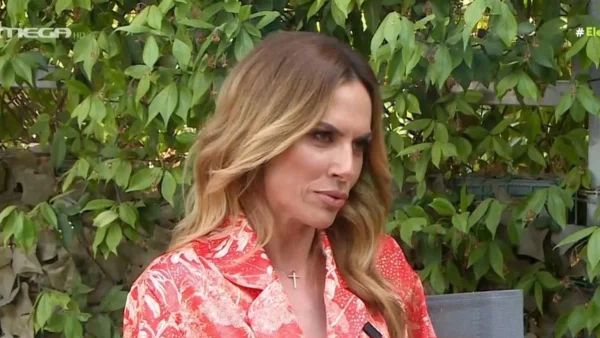 Ντορέττα Παπαδημητρίου: «Όταν βγαίνουν τα παιδιά βάζω ξυπνητήρι κάθε μια ώρα να στείλω ένα μήνυμα μέχρι να γυρίσουν»