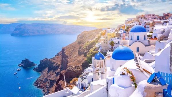 Σαντορίνη: Διακοπές σε έναν επίγειο παράδεισο