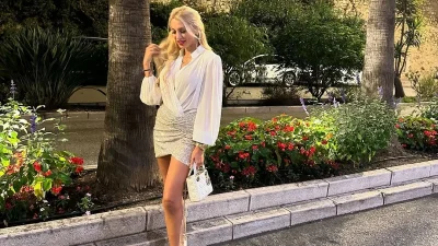 Κωνσταντίνα Σπυροπούλου: Εντυπωσιάζει στην πρώτη φωτογραφία αγκαλιά με τον μικρό της γιο και φόντο το ηλιοβασίλεμα