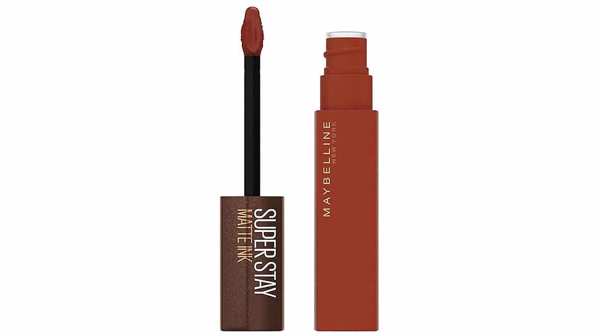 Brick-red lips: Η δυναμική επιστροφή των κεραμιδί κραγιόν!