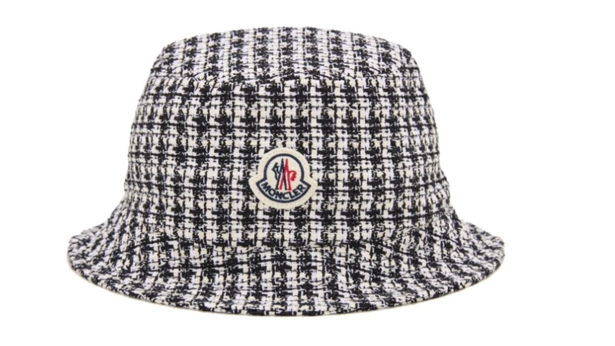 Καπέλο, Moncler, €280, Attica, atticadps.gr