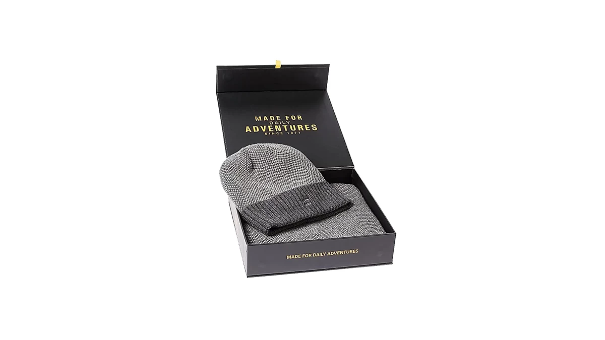 Σετ δώρου με σκούφο & κασκόλ, Camel Active, €89, clodist.gr