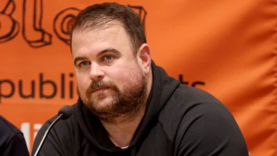 Νικόλας Ράπτης – Πατέρας για πρώτη φορά: «Συγγνώμη κόρη μου, που η πρώτη φάτσα που είδες ήταν αυτή»