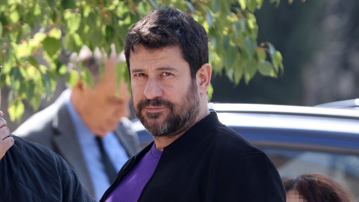 Ο Αλέξης Γεωργούλης στο Νεκροταφείο Παπάγου-Κηδεία Ηλία Λογοθέτη