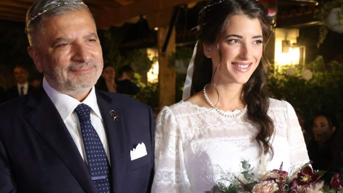 Η Νάνσυ Κοιλού με πολύτιμο κόσμημα και ο Γιώργος Πατούλης στον γάμο τους