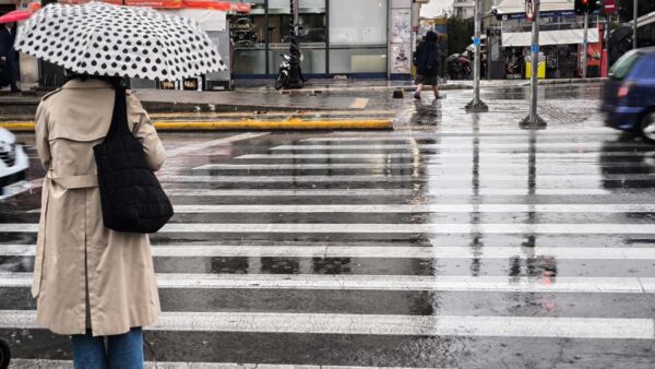 Βροχή στο κέντρο της Αθήνας