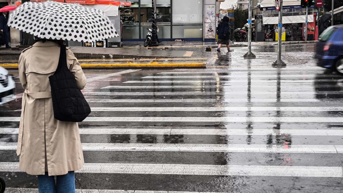Βροχή στο κέντρο της Αθήνας