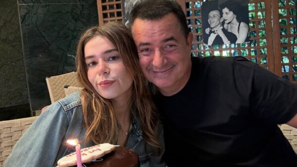 Ο Ατζούν Ιλιτζαλί με την κόρη του, Λεϊλά