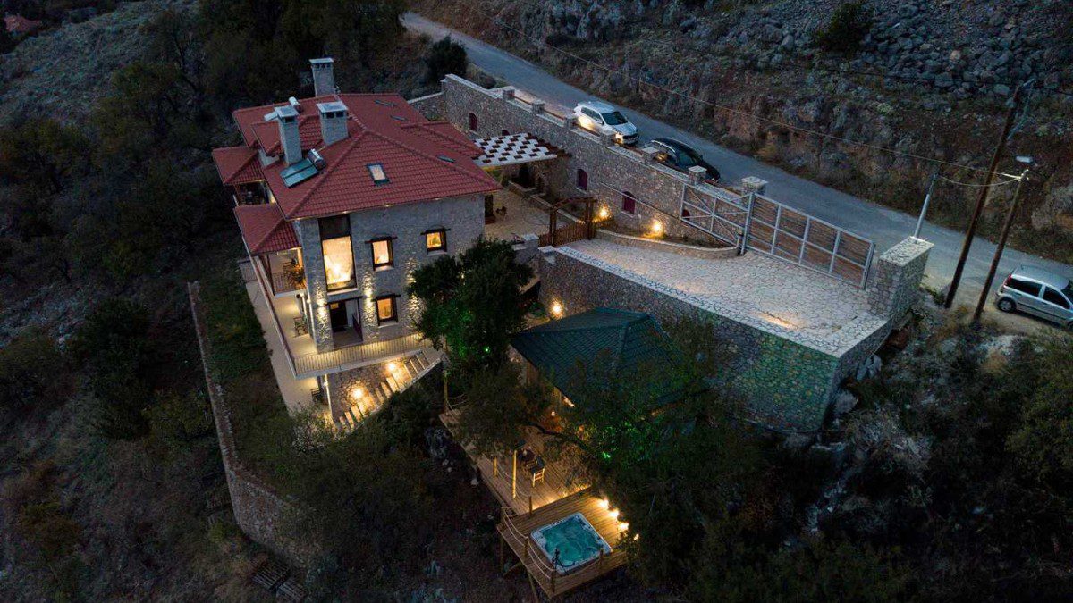 Το almond house